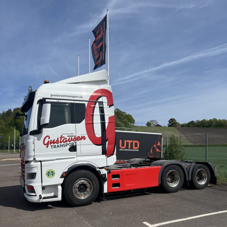 Lastebildekor på trekkvogn for Gustavsen Transport