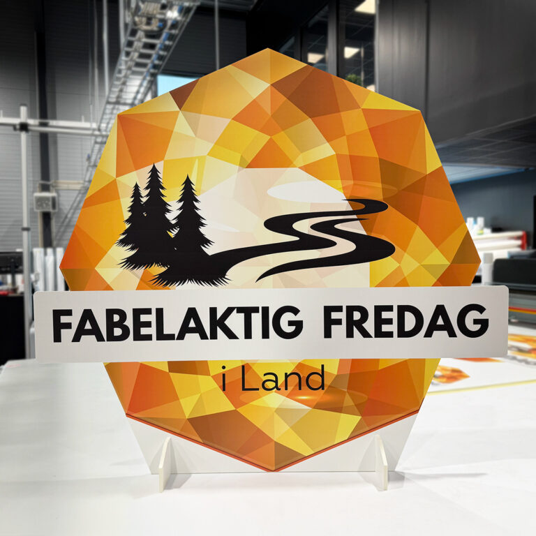 Utskåret display i form av en diamant i Kapa materiale med trykk for Fabelaktig Fredag