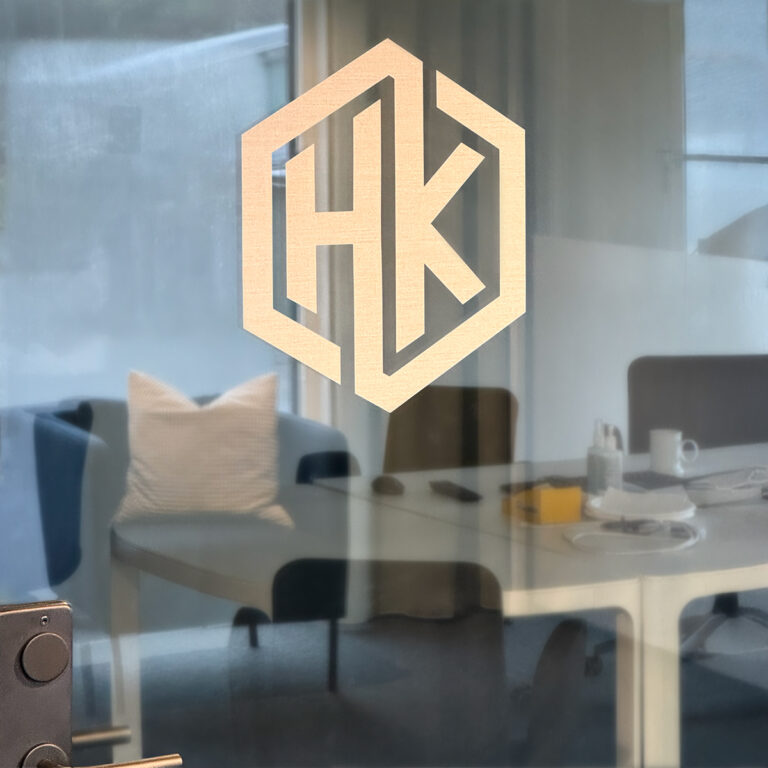 Utskåret innvendig interiørfolie med tekstilfinish på glass - HK.