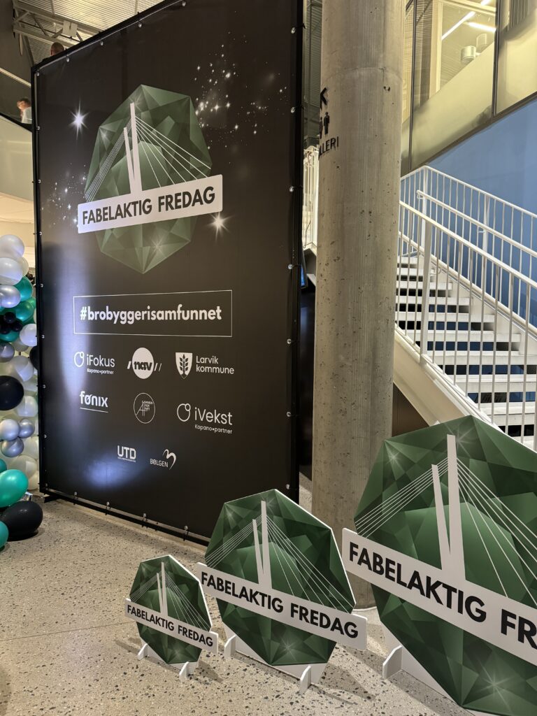 Pressevegg Fabelaktig Fredag i Larvik