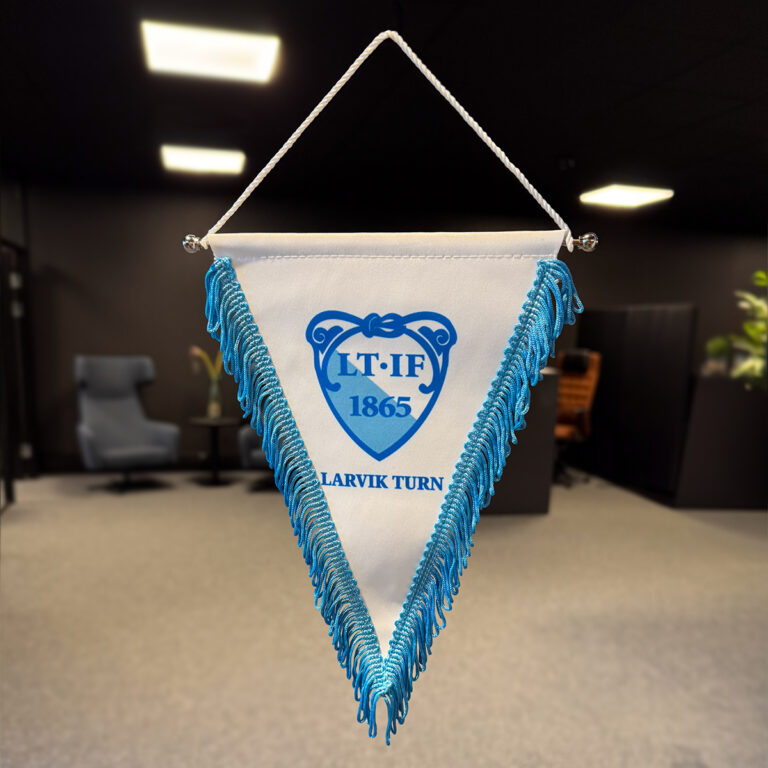 Bordvimpel hvit med blå frynser og logotrykk - Larvik Turn