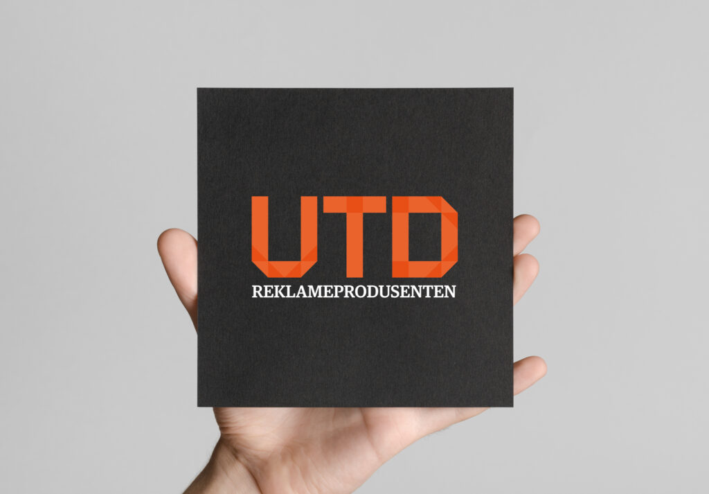 ølbrikke, drikkebrikke, med logo og sort bakgrunn